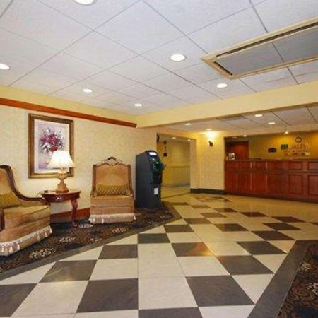 Quality Inn & Suites Бенсалем Экстерьер фото