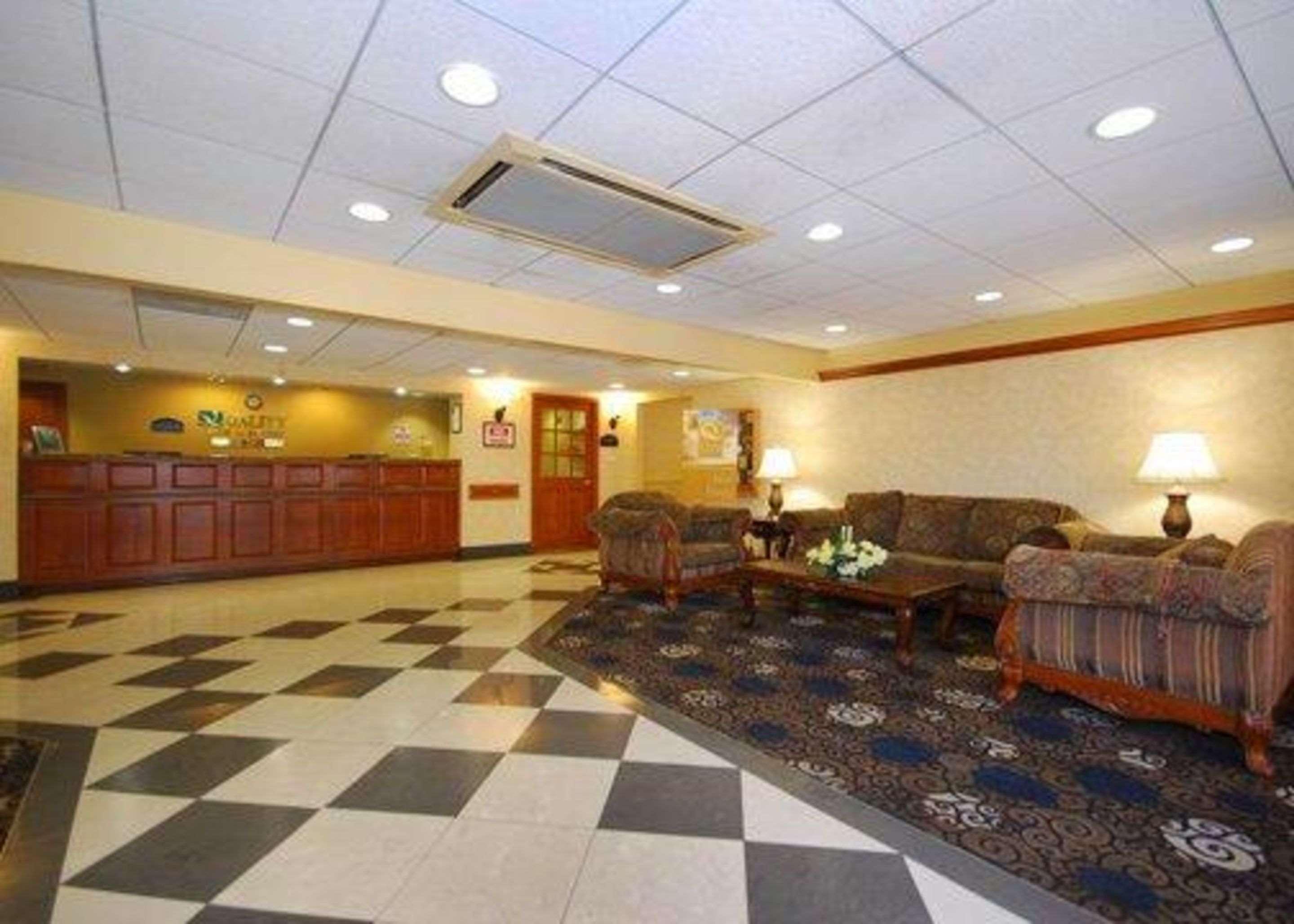 Quality Inn & Suites Бенсалем Экстерьер фото