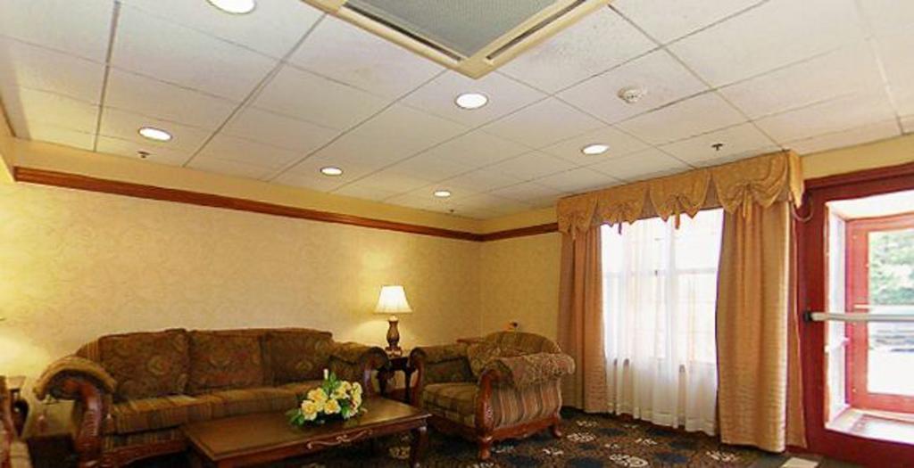 Quality Inn & Suites Бенсалем Экстерьер фото