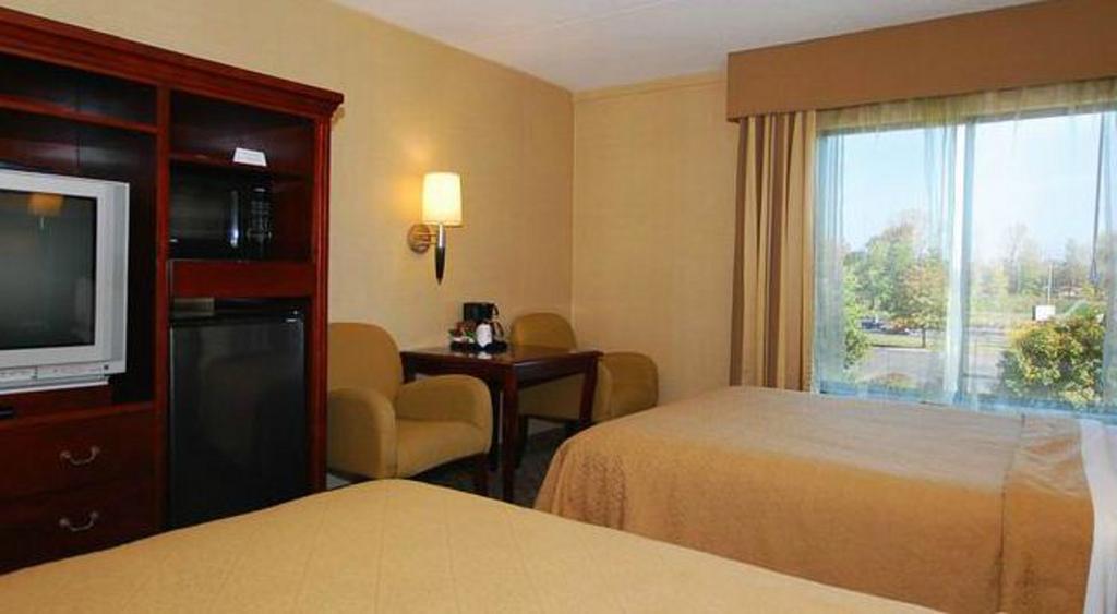 Quality Inn & Suites Бенсалем Экстерьер фото