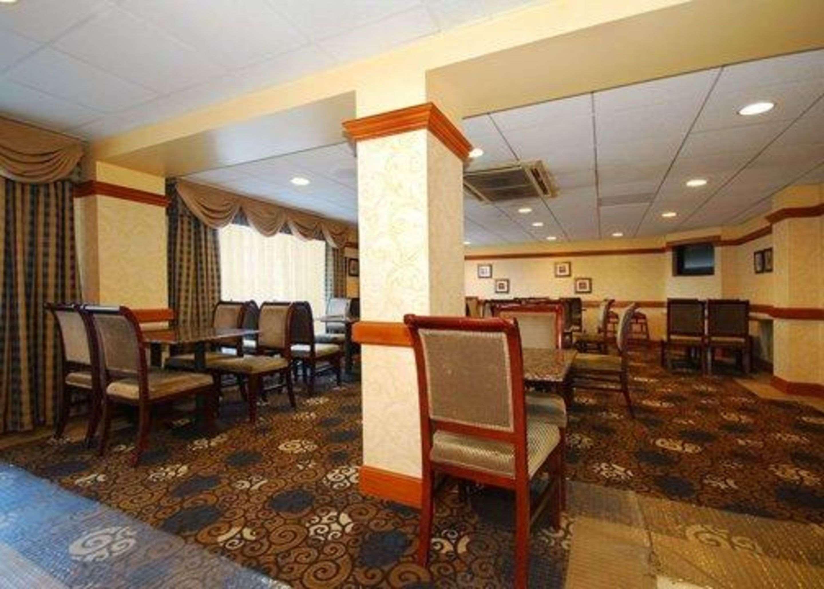 Quality Inn & Suites Бенсалем Экстерьер фото
