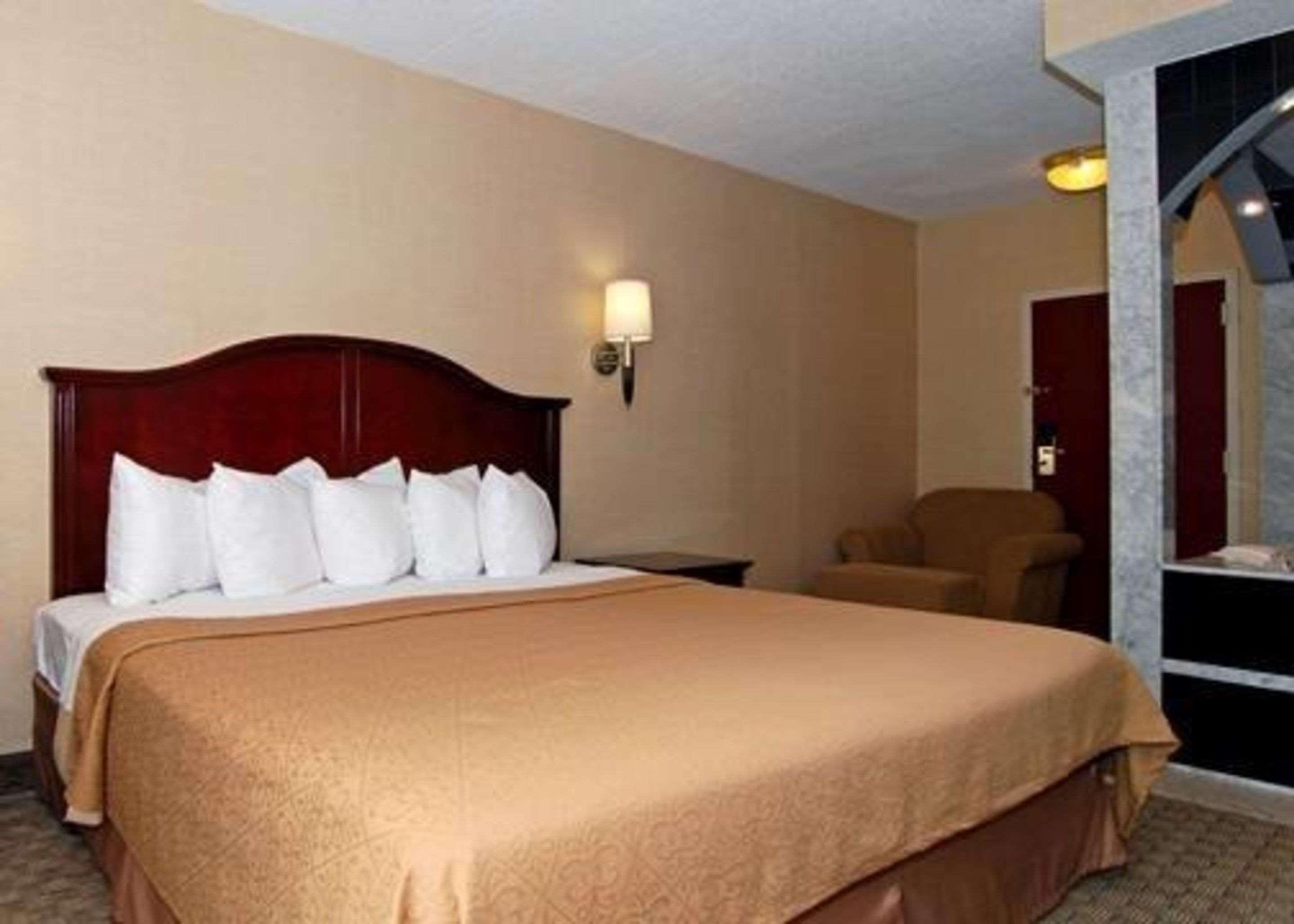 Quality Inn & Suites Бенсалем Номер фото