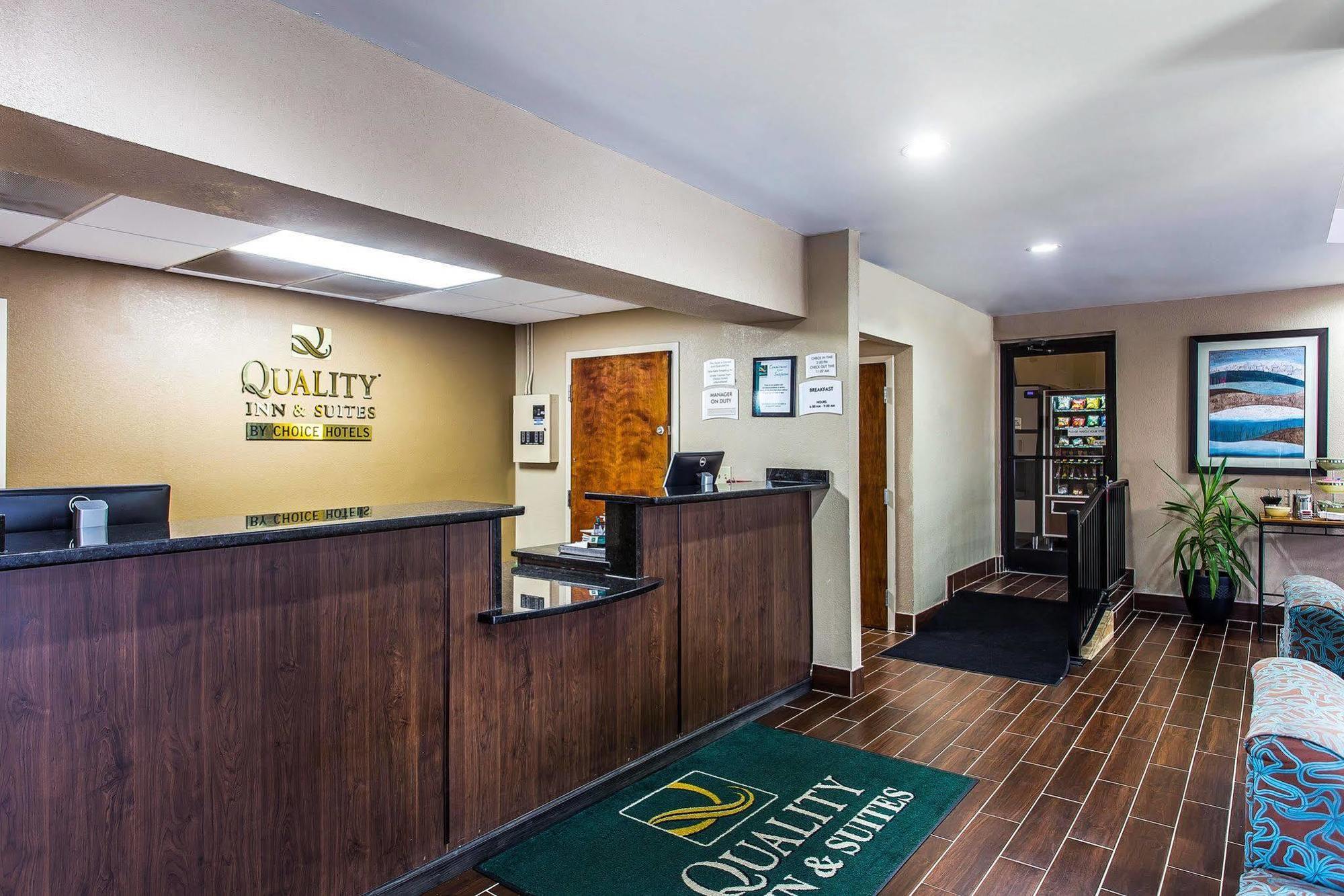 Quality Inn & Suites Бенсалем Экстерьер фото