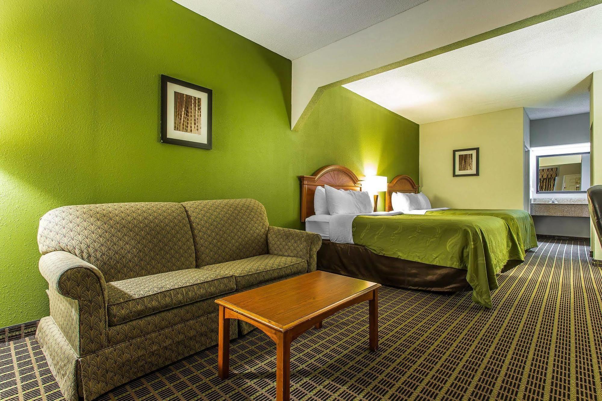 Quality Inn & Suites Бенсалем Экстерьер фото