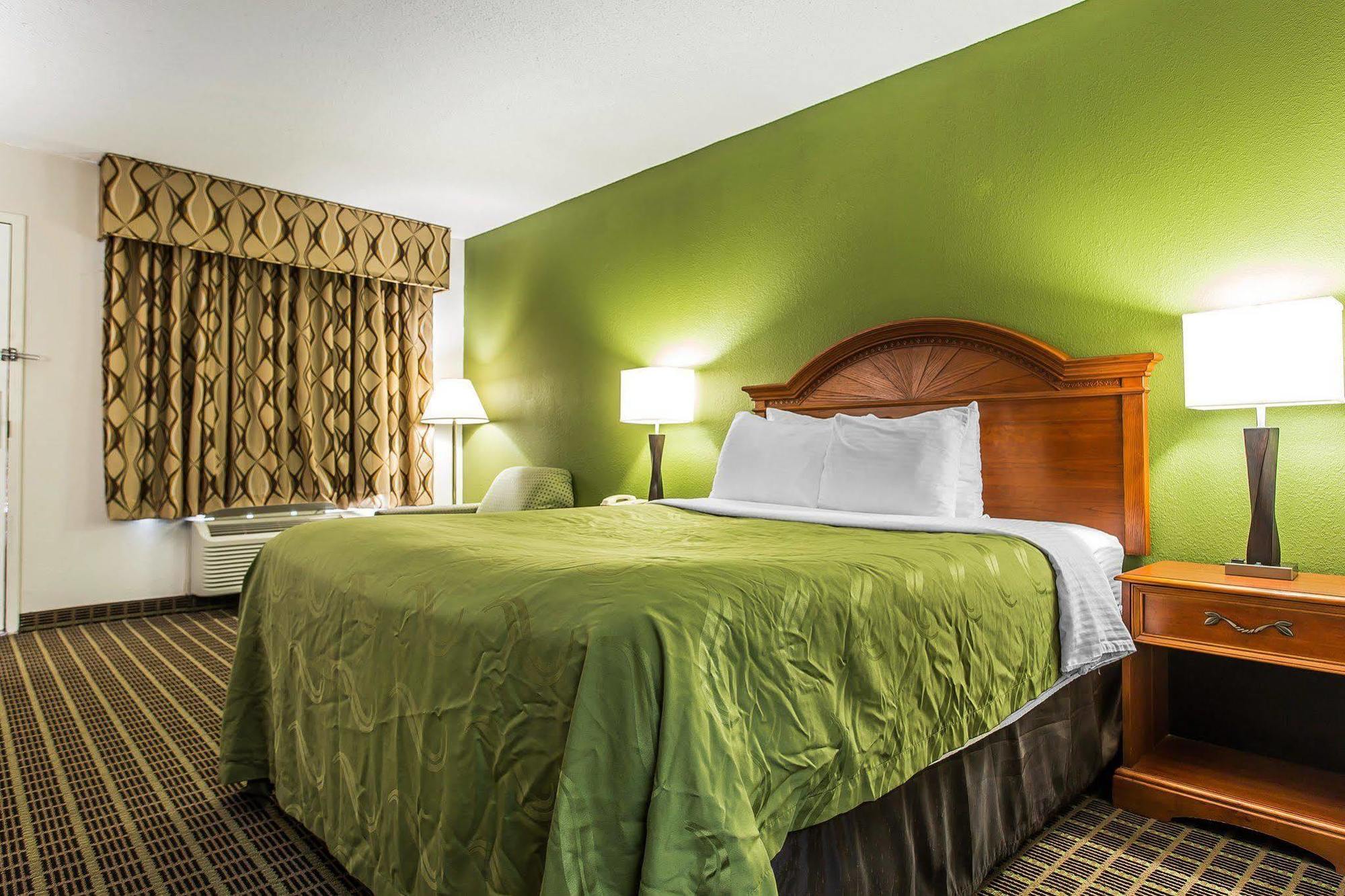Quality Inn & Suites Бенсалем Экстерьер фото