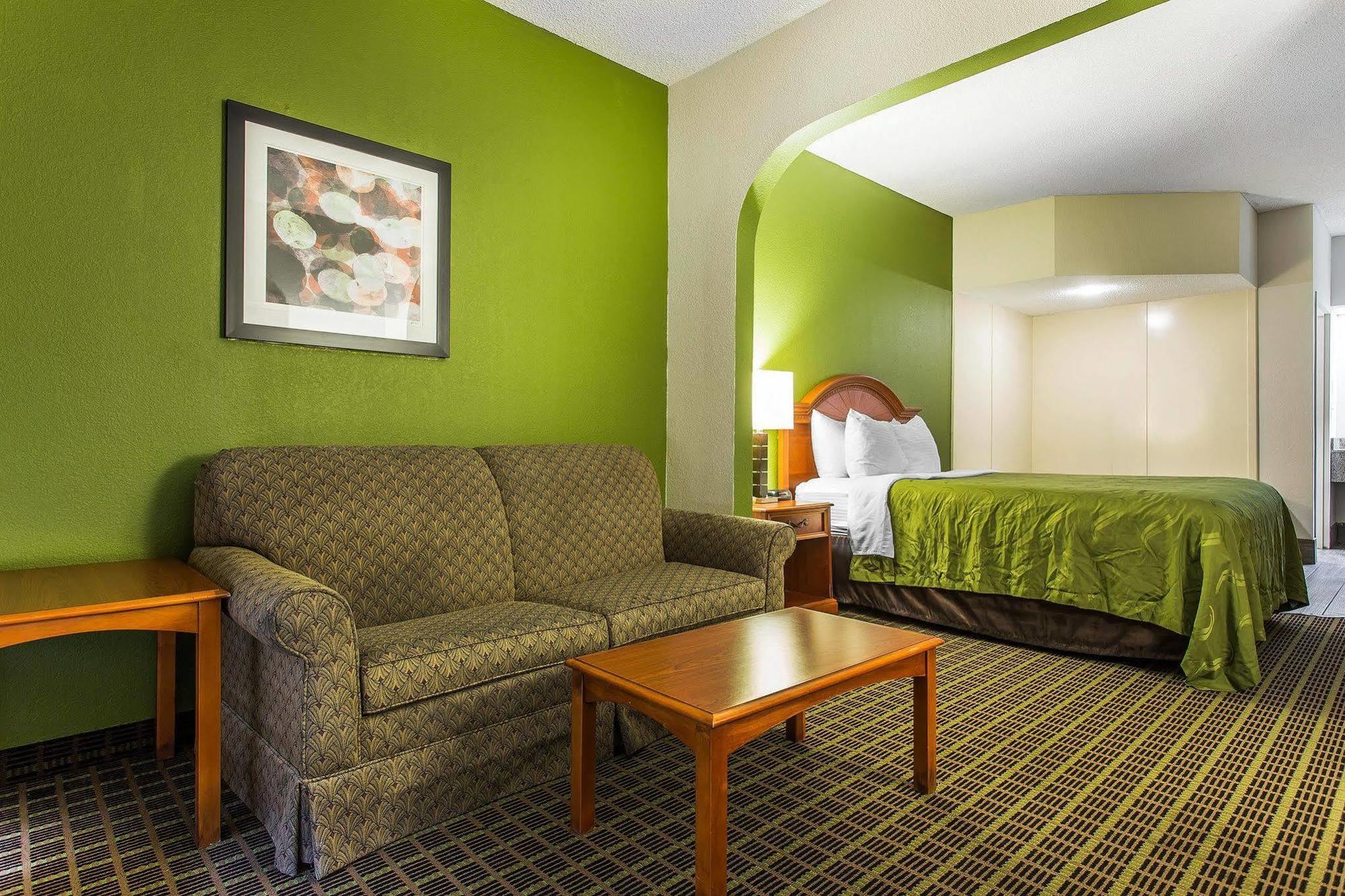 Quality Inn & Suites Бенсалем Экстерьер фото
