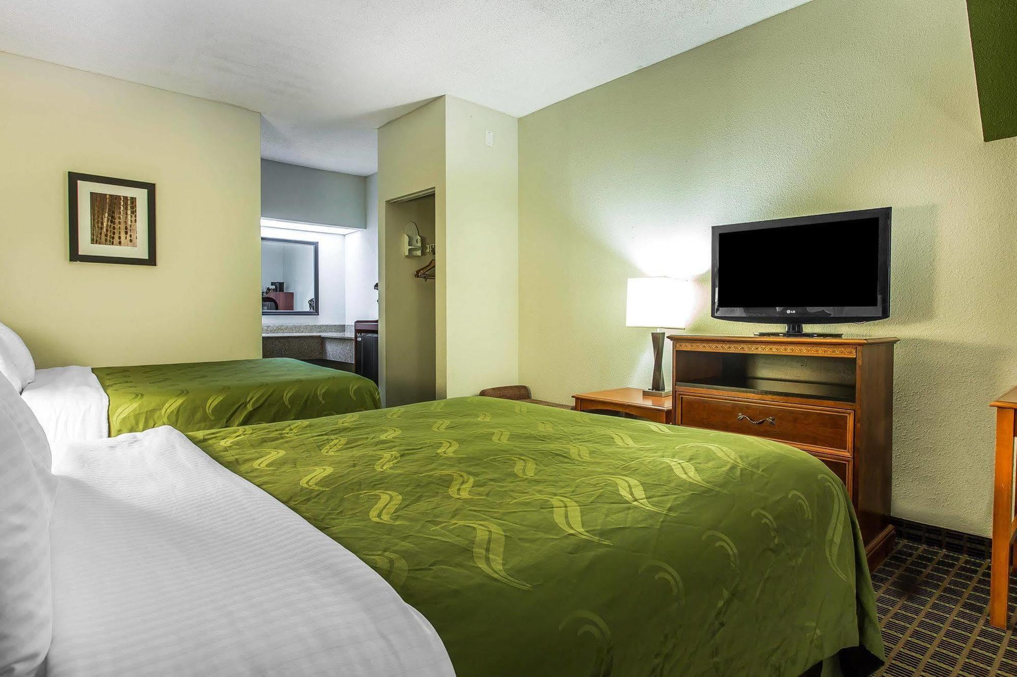 Quality Inn & Suites Бенсалем Экстерьер фото